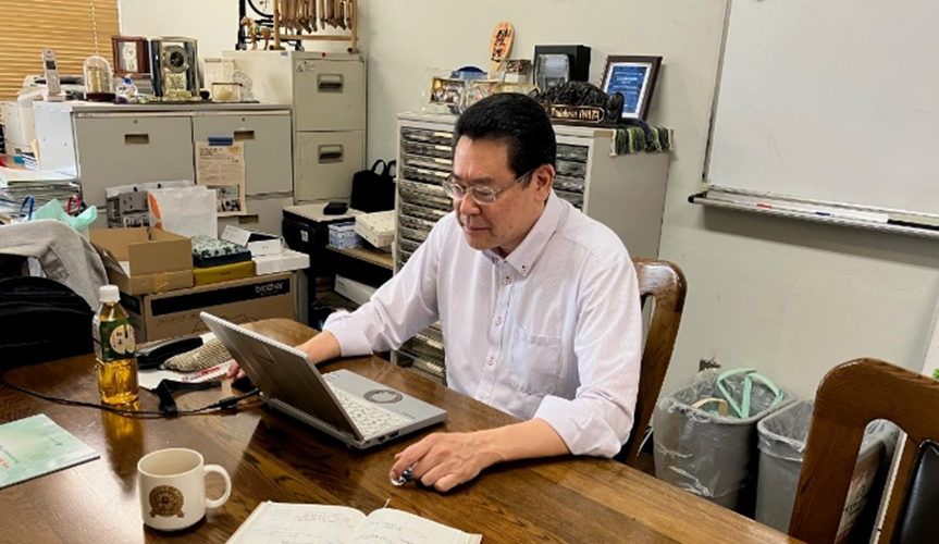 ただいま配信中(写真提供 岩田忠久さん)