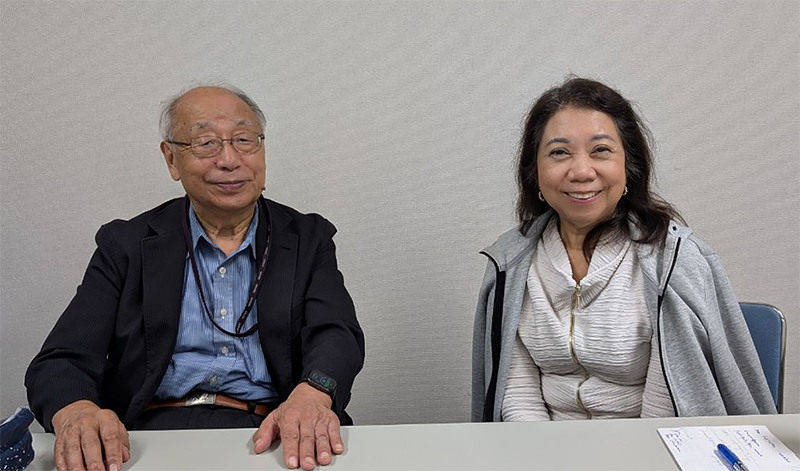 アルデミータさん(右)と逐次通訳の冨田さん(左)