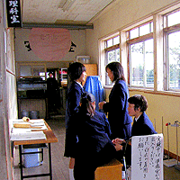 理科室も実験中は出入り禁止になりました