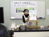 焼き上りを待つ間、くらしとバイオスタッフ・中村手作りの紙芝居。来年1月末に絵本として刊行予定です。